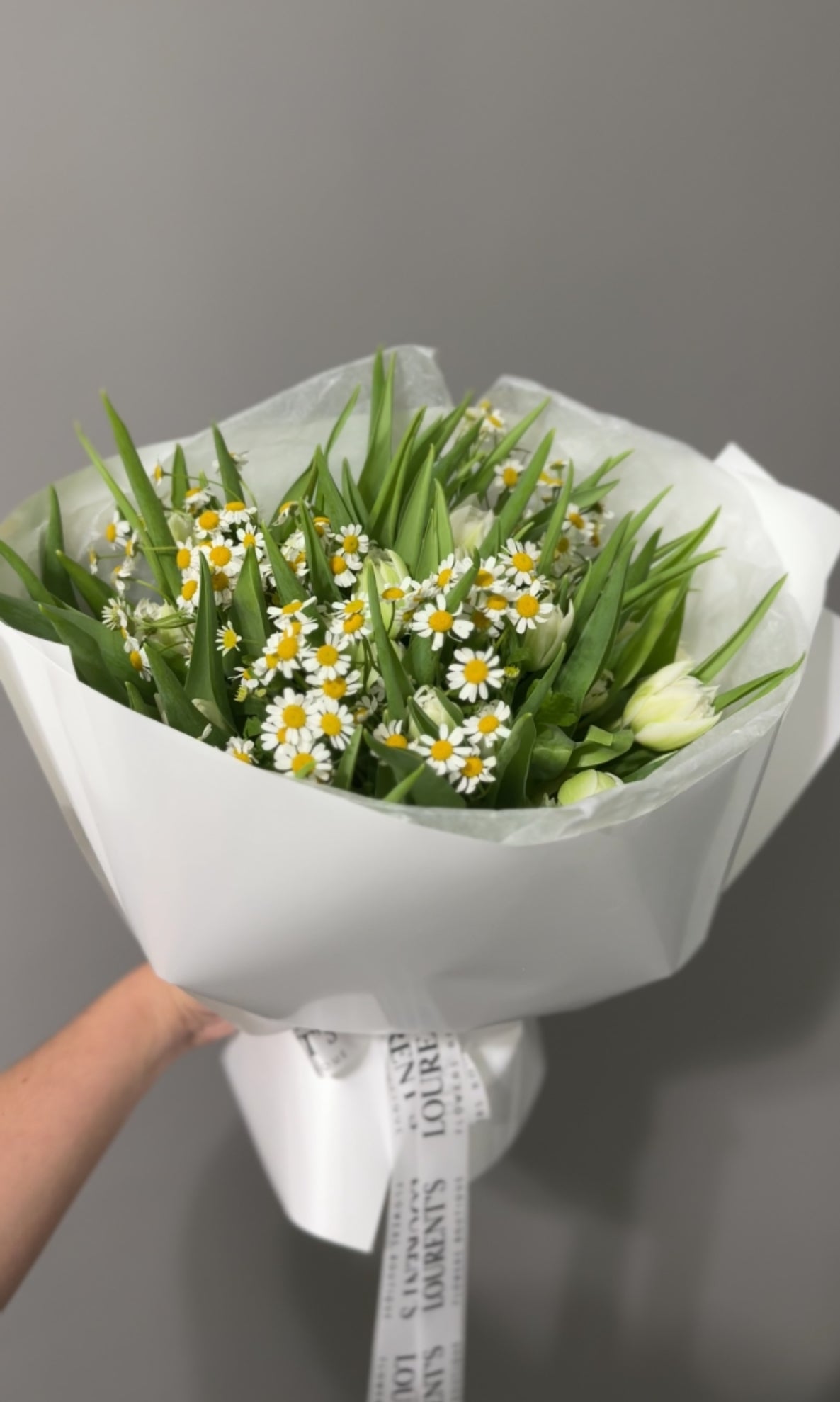 Bouquet “White tulips & chamomile”