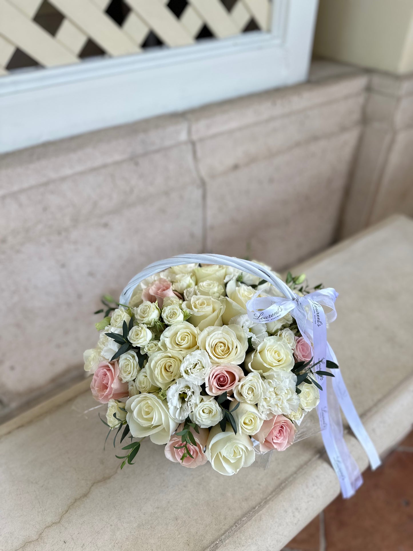 Flower basket “Peach & White”