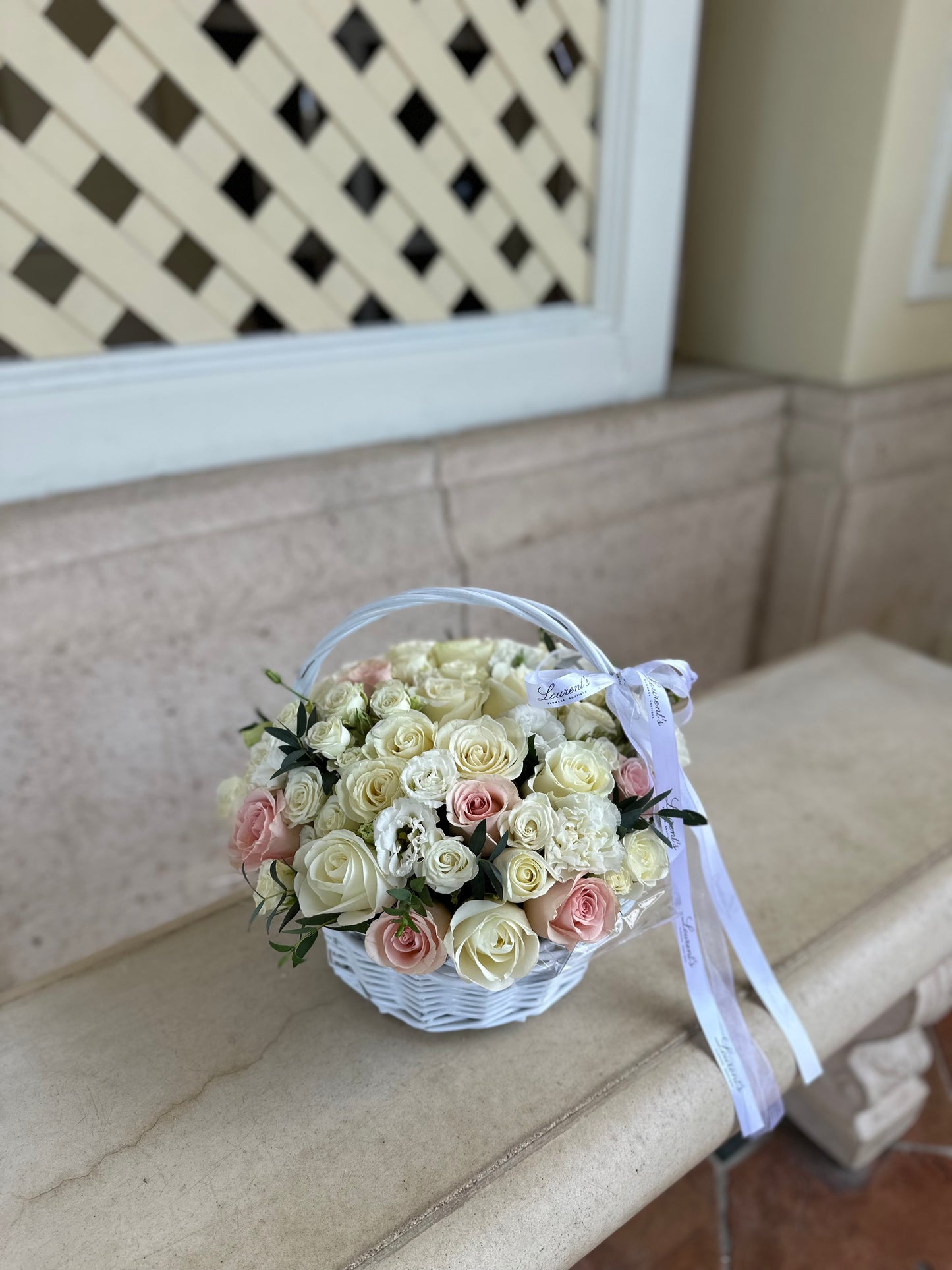 Flower basket “Peach & White”