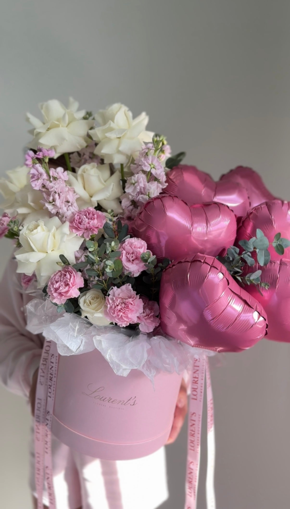 Box “Love me” with balloons