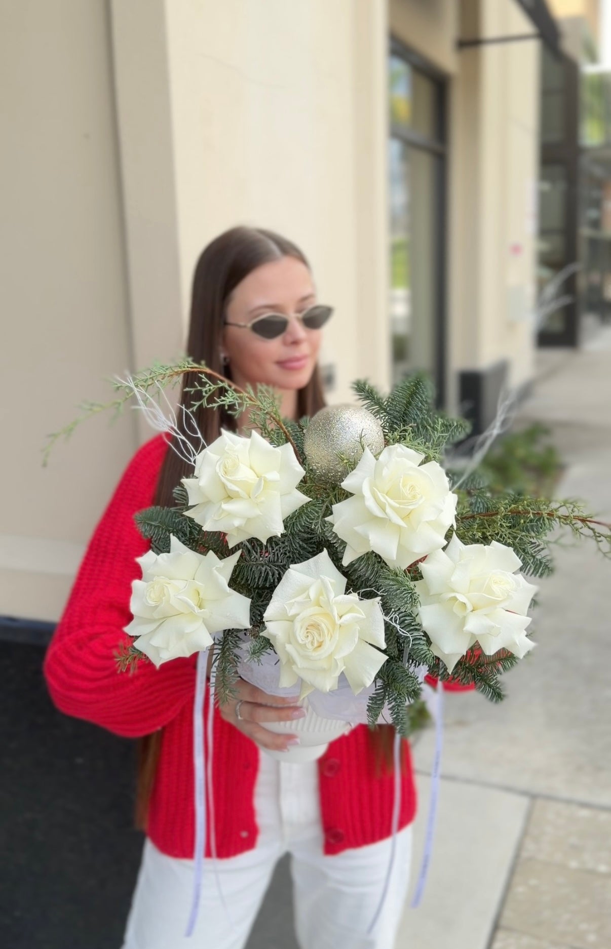 Christmas arrangement in a vase “White Christmas Bloom”
