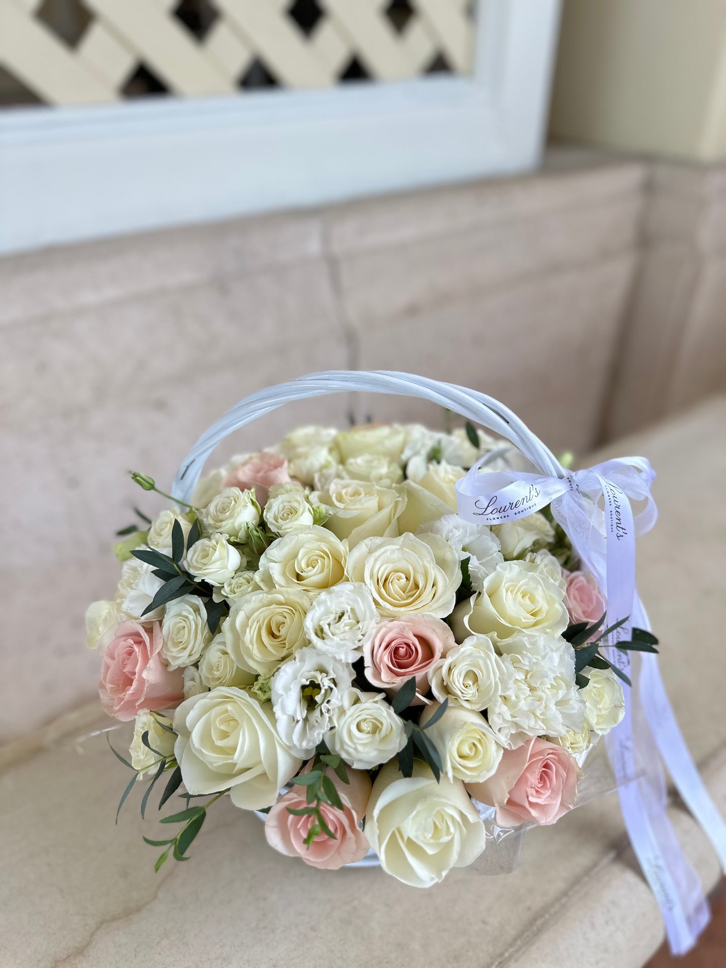 Flower basket “Peach & White”