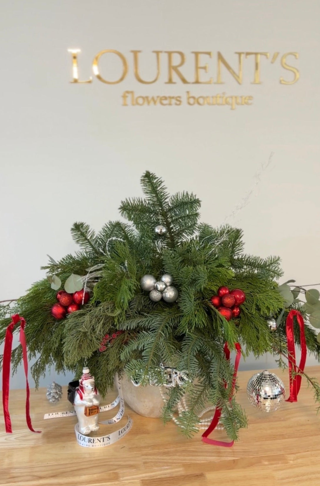 Christmas Arrangement in a vase «Red Glam Christmas»