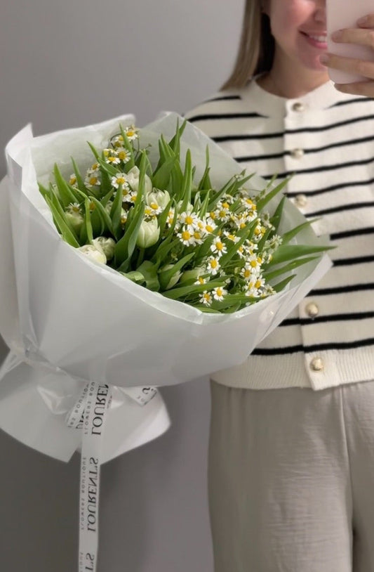 Bouquet “White tulips & chamomile”